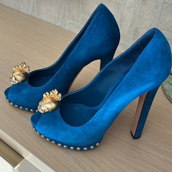 Blue suede high heeled peep toe pump - Picture 2 of 11